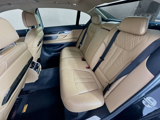 2022 BMW 7 Series 740i