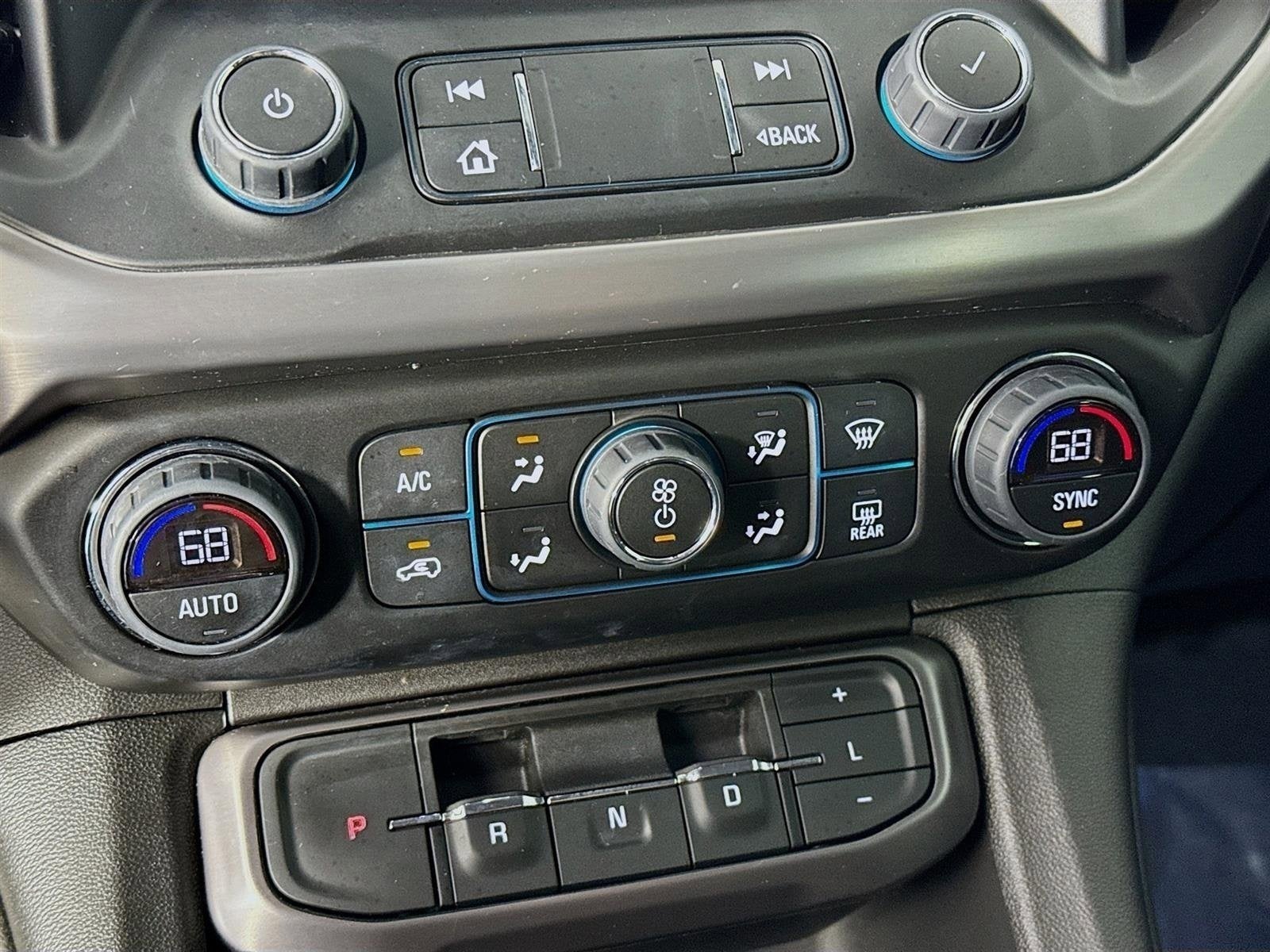 2023 GMC Acadia AT4