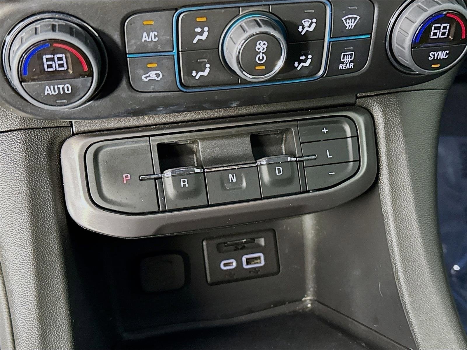 2023 GMC Acadia AT4