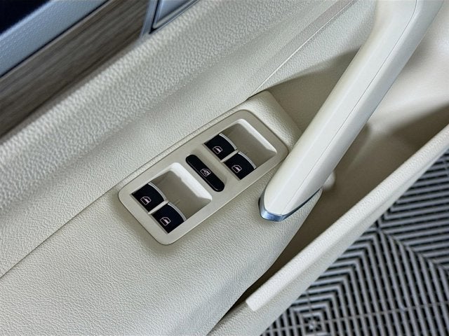 2017 Volkswagen Passat SEL Premium