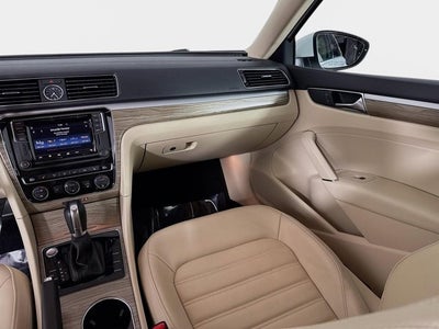 2017 Volkswagen Passat SEL Premium