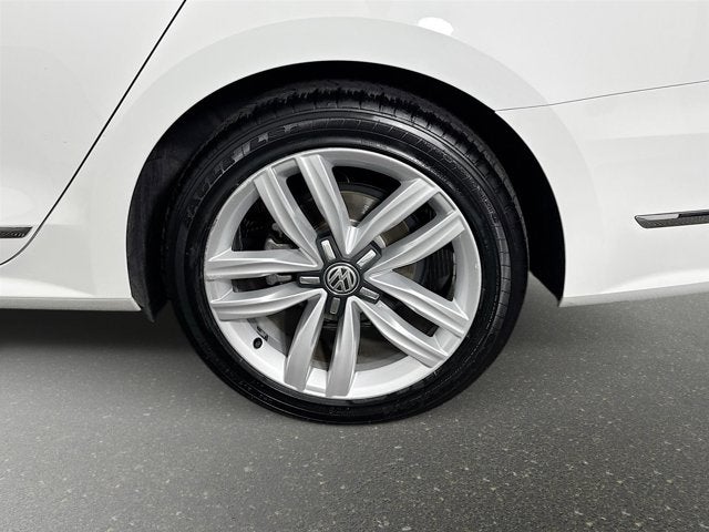 2017 Volkswagen Passat SEL Premium