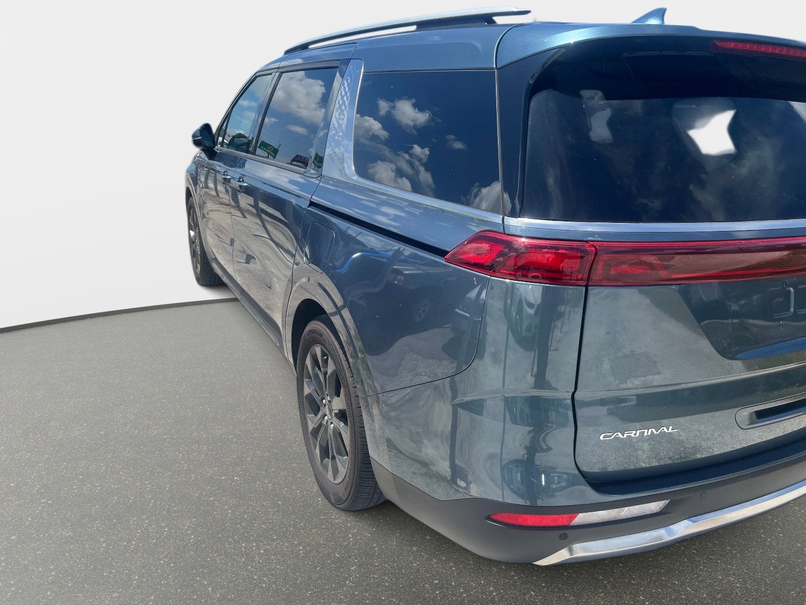 2023 Kia Carnival SX
