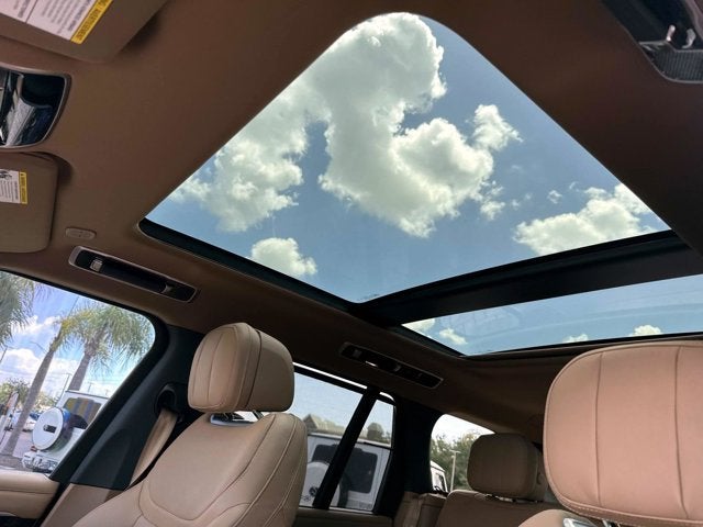 2025 Land Rover Range Rover SE