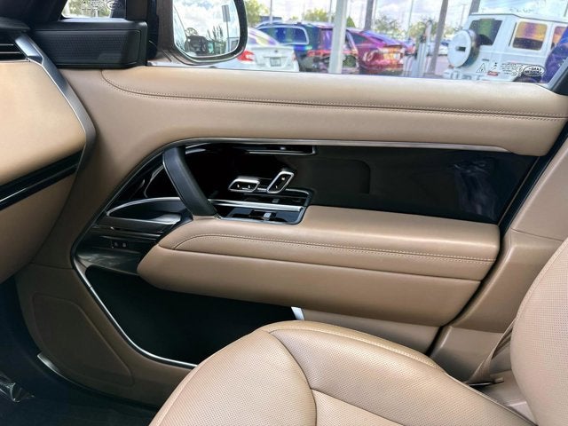 2025 Land Rover Range Rover SE