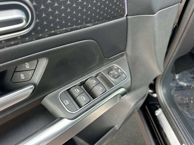 2025 Mercedes-Benz GLB 250