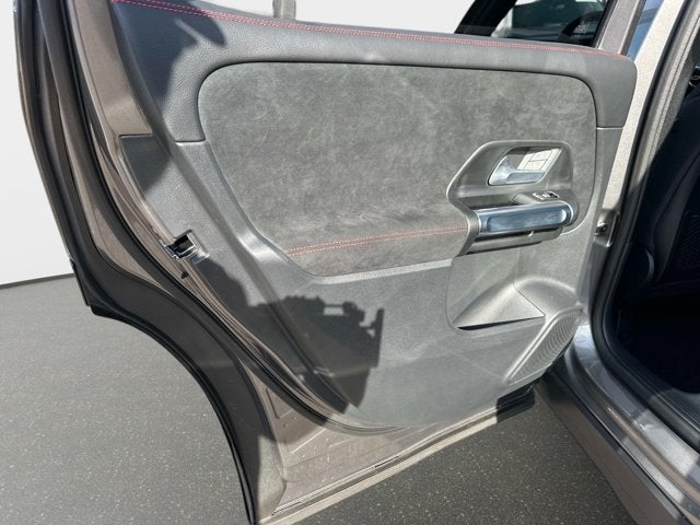 2025 Mercedes-Benz GLB 250