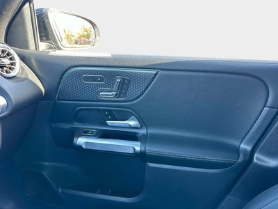 2025 Mercedes-Benz GLB 250