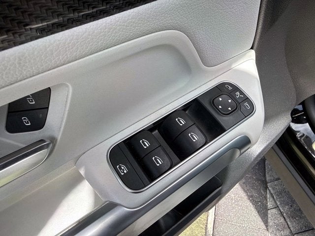 2023 Mercedes-Benz GLB 250