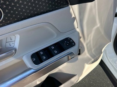 2025 Mercedes-Benz GLB 250