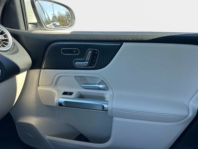 2025 Mercedes-Benz GLB 250