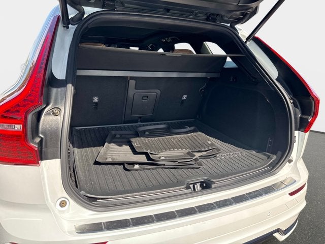 2024 Volvo XC60 B5 Ultimate Dark Theme