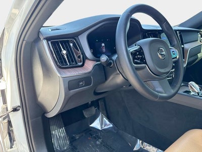 2024 Volvo XC60 B5 Ultimate Dark Theme