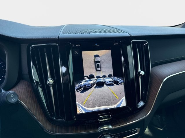 2024 Volvo XC60 B5 Ultimate Dark Theme