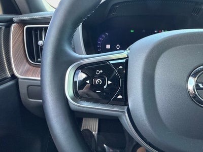 2024 Volvo XC60 B5 Ultimate Dark Theme