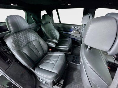 2023 BMW X7 M60i