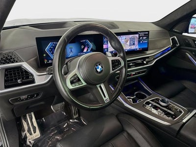 2023 BMW X7 M60i