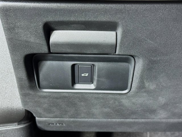 2025 Land Rover Discovery Sport S