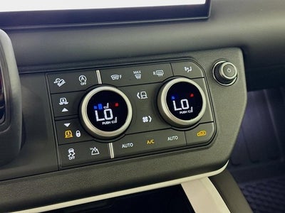 2025 Land Rover Defender 110 X-Dynamic SE