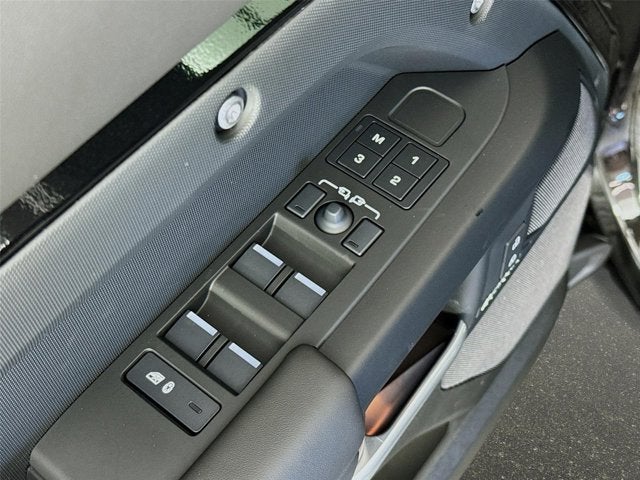 2026 Land Rover Defender 110 X-Dynamic SE