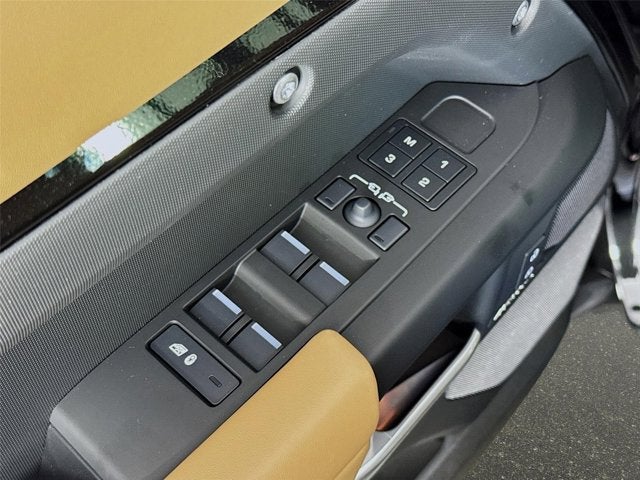 2026 Land Rover Defender 110 X-Dynamic SE