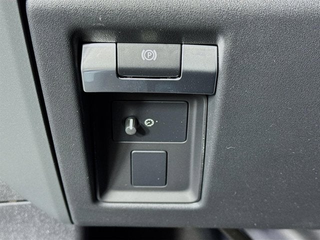 2026 Land Rover Defender 130 X-Dynamic SE