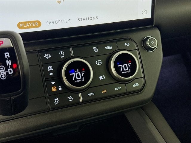 2026 Land Rover Defender 130 X-Dynamic SE