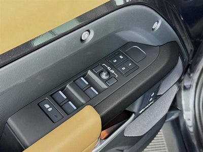 2025 Land Rover Defender 110 V8