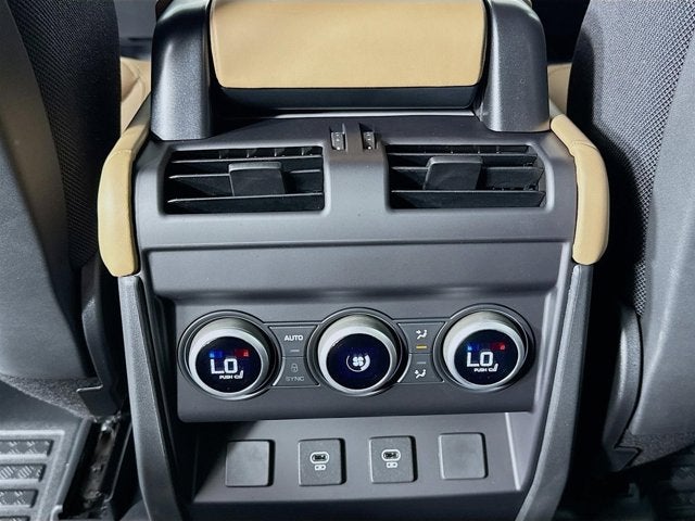 2025 Land Rover Defender 110 V8