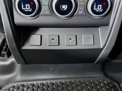 2025 Land Rover Defender 110 V8