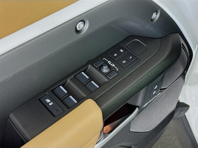 2026 Land Rover Defender 110 V8