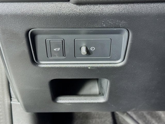 2023 Land Rover Discovery Metropolitan Edition