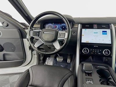 2023 Land Rover Discovery Metropolitan Edition