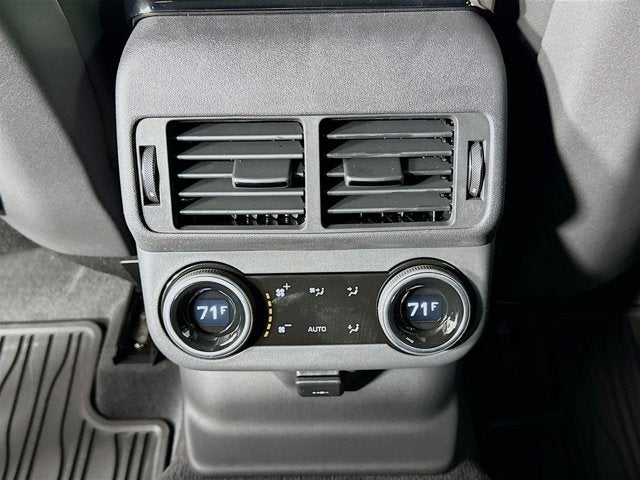 2026 Land Rover Range Rover Velar Dynamic SE