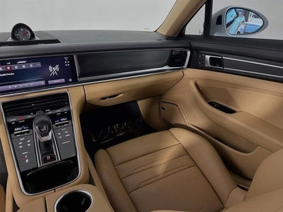 2023 Porsche Panamera 4 Platinum Edition