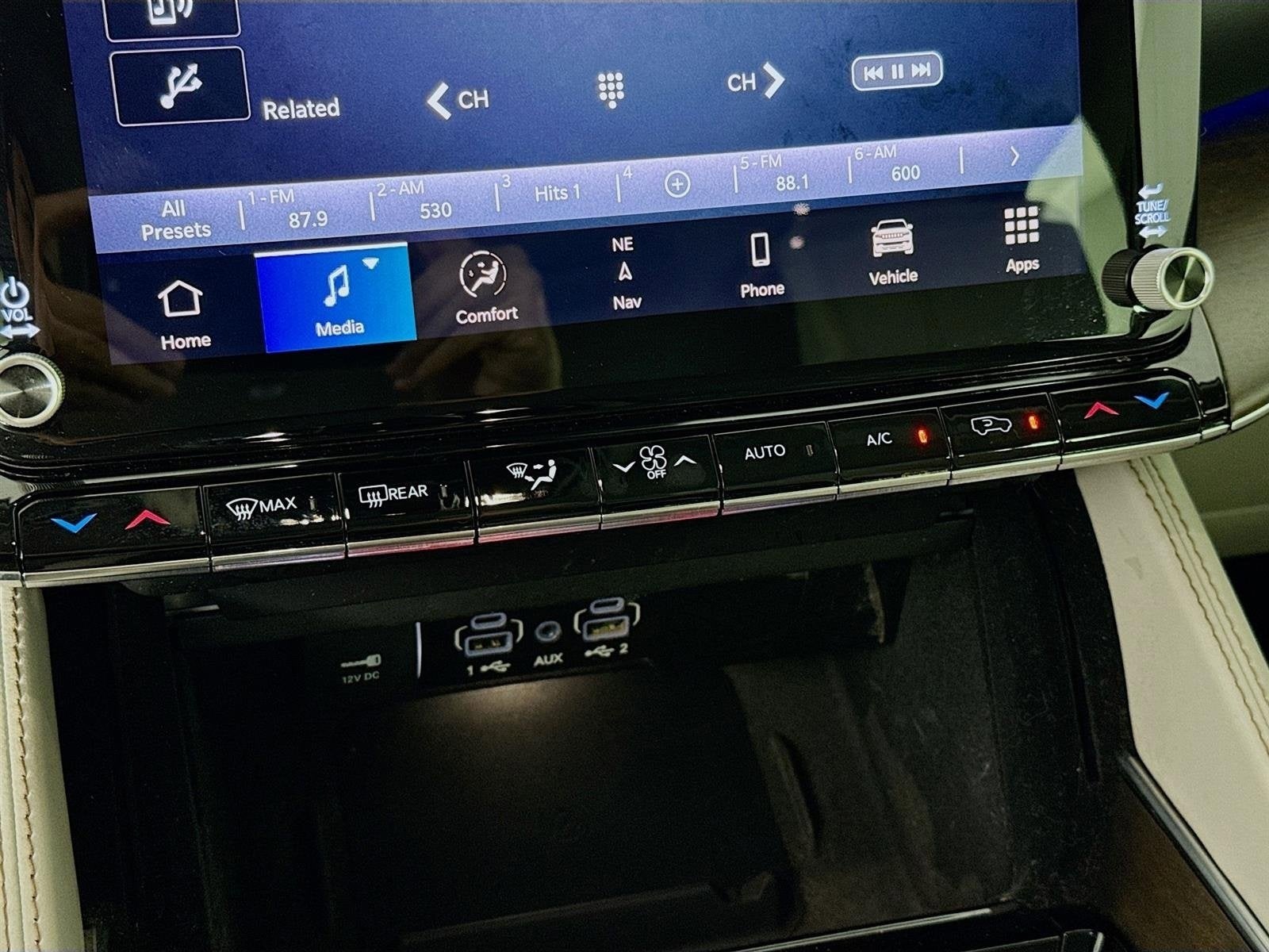 2023 Jeep Grand Wagoneer Base