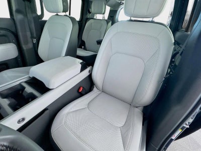 2025 Land Rover Defender V8