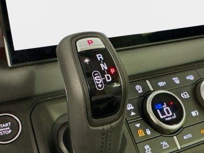 2025 Land Rover Defender V8