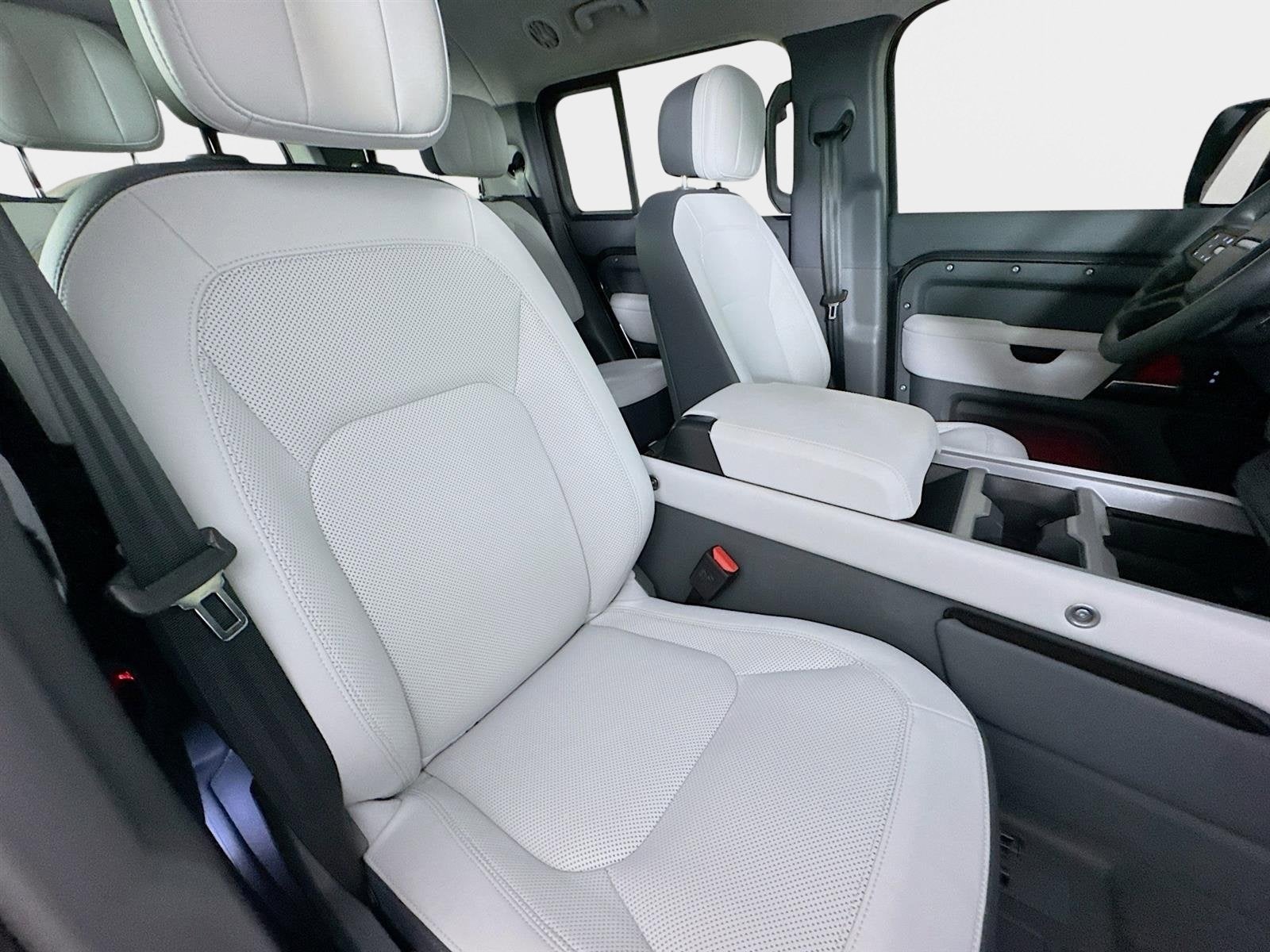 2025 Land Rover Defender V8