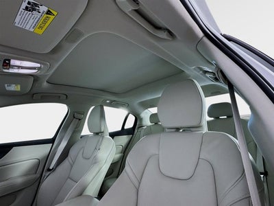 2024 Volvo S60 Recharge Plug-In Hybrid Plus Dark Theme