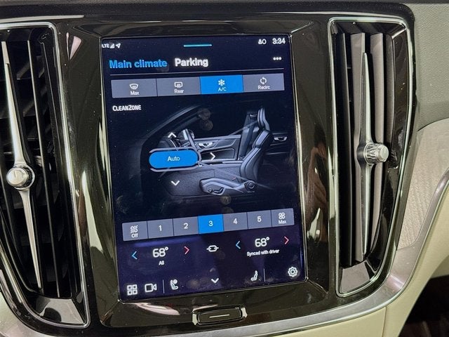 2024 Volvo S60 Recharge Plug-In Hybrid Plus Dark Theme
