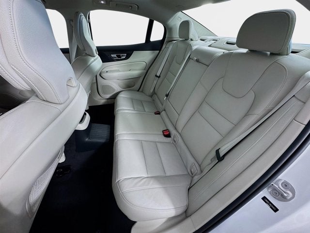 2024 Volvo S60 Recharge Plug-In Hybrid Plus Dark Theme