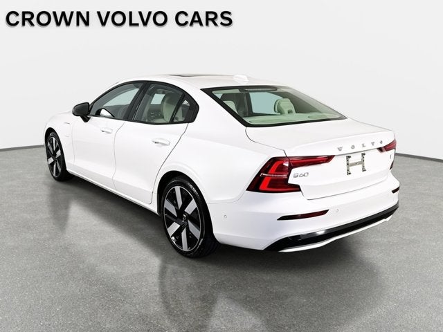 2024 Volvo S60 Recharge Plug-In Hybrid Plus Dark Theme