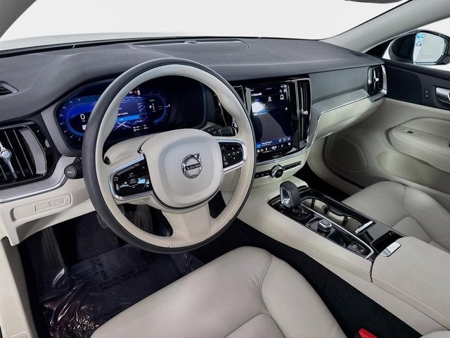 2024 Volvo S60 Recharge Plug-In Hybrid Plus Dark Theme