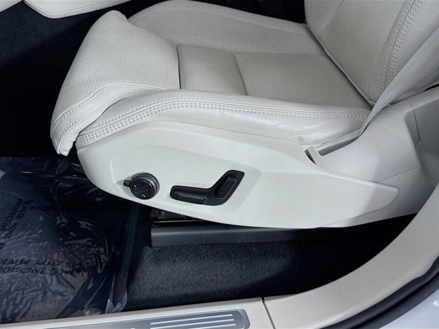 2024 Volvo XC90 Ultimate Bright Theme