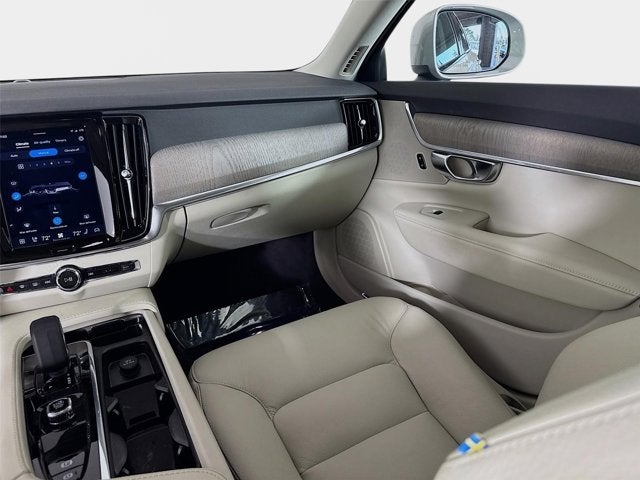 2025 Volvo V90 Cross Country Plus