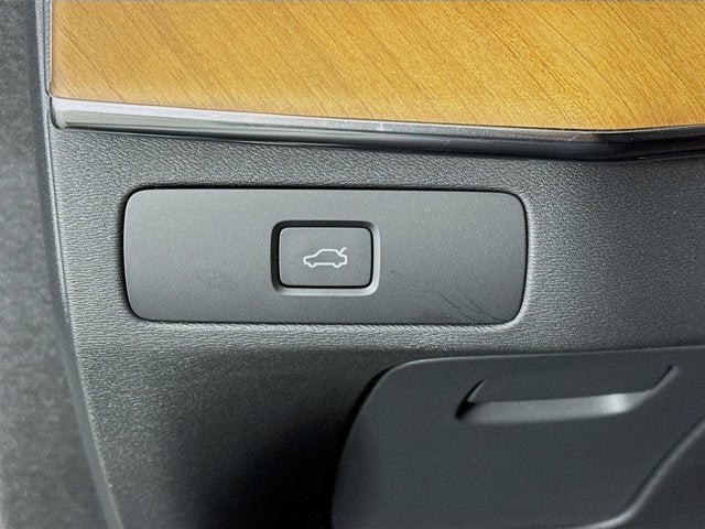 2024 Volvo XC90 Plus Bright Theme