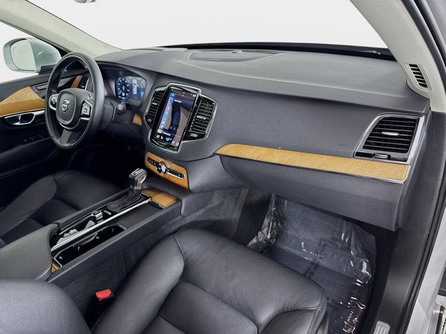 2022 Volvo XC90 Momentum