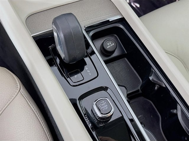 2023 Volvo XC60 Recharge Plug-In Hybrid Plus Bright Theme