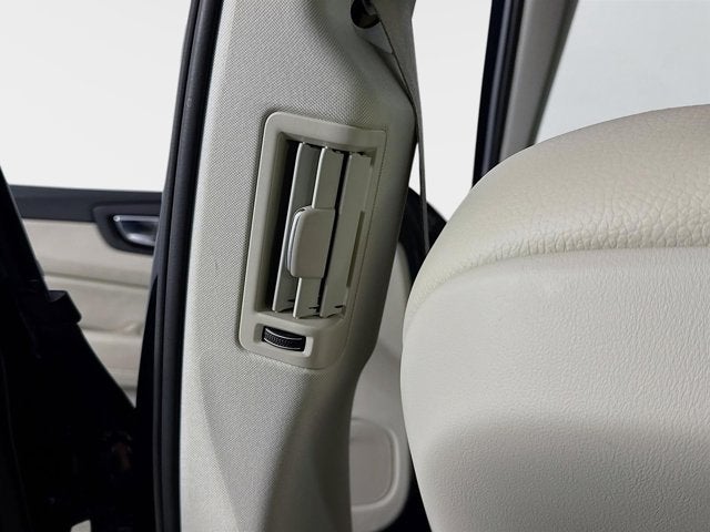 2023 Volvo XC60 Recharge Plug-In Hybrid Plus Bright Theme